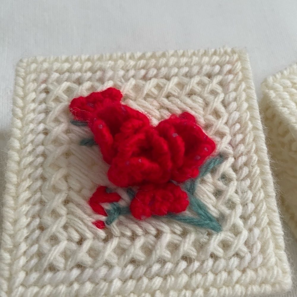 Set of 6 Handmade Plastic canvas & Yarn Floral Trinket Boxes - Picture 10 of 11